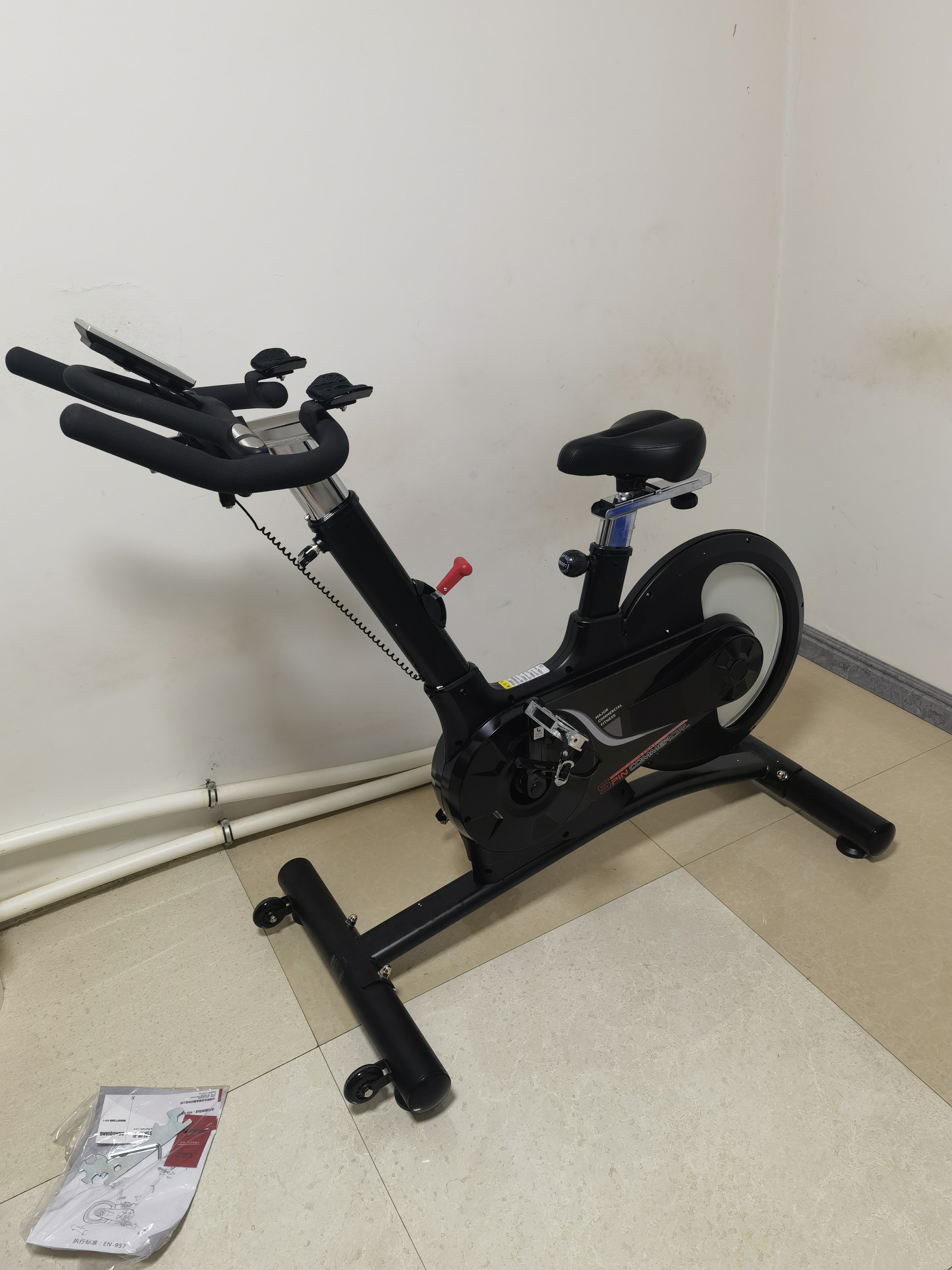 公寓健身器材黄色抖音短视频